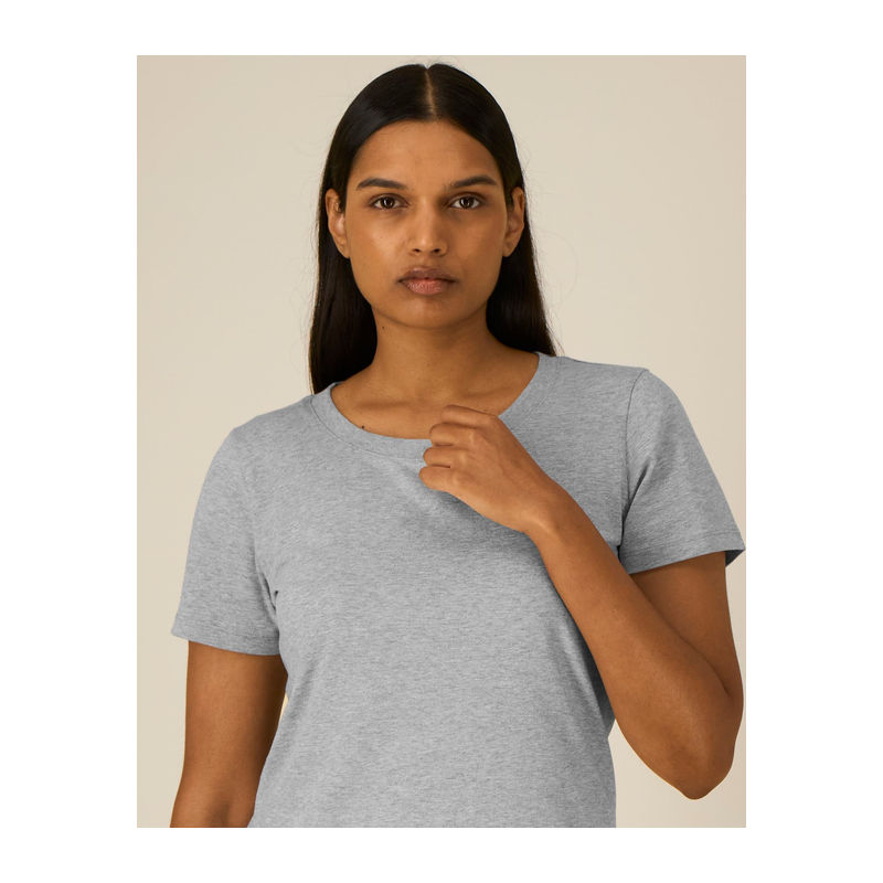 Ikonikus, közepesen vastag, női karcsúsított póló