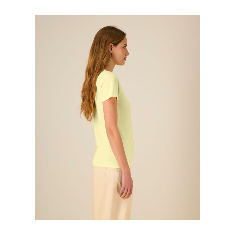 Ikonikus, közepesen vastag, női karcsúsított póló