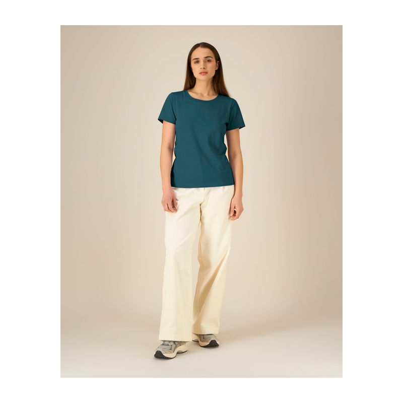 Ikonikus, közepesen vastag, női karcsúsított póló