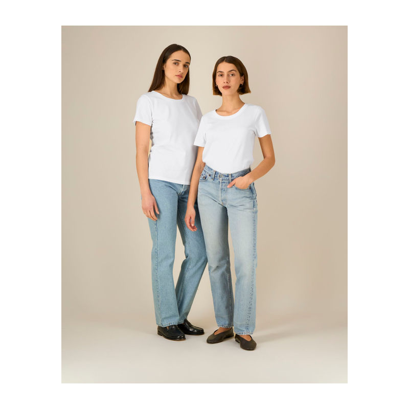 Ikonikus, közepesen vastag, női karcsúsított póló